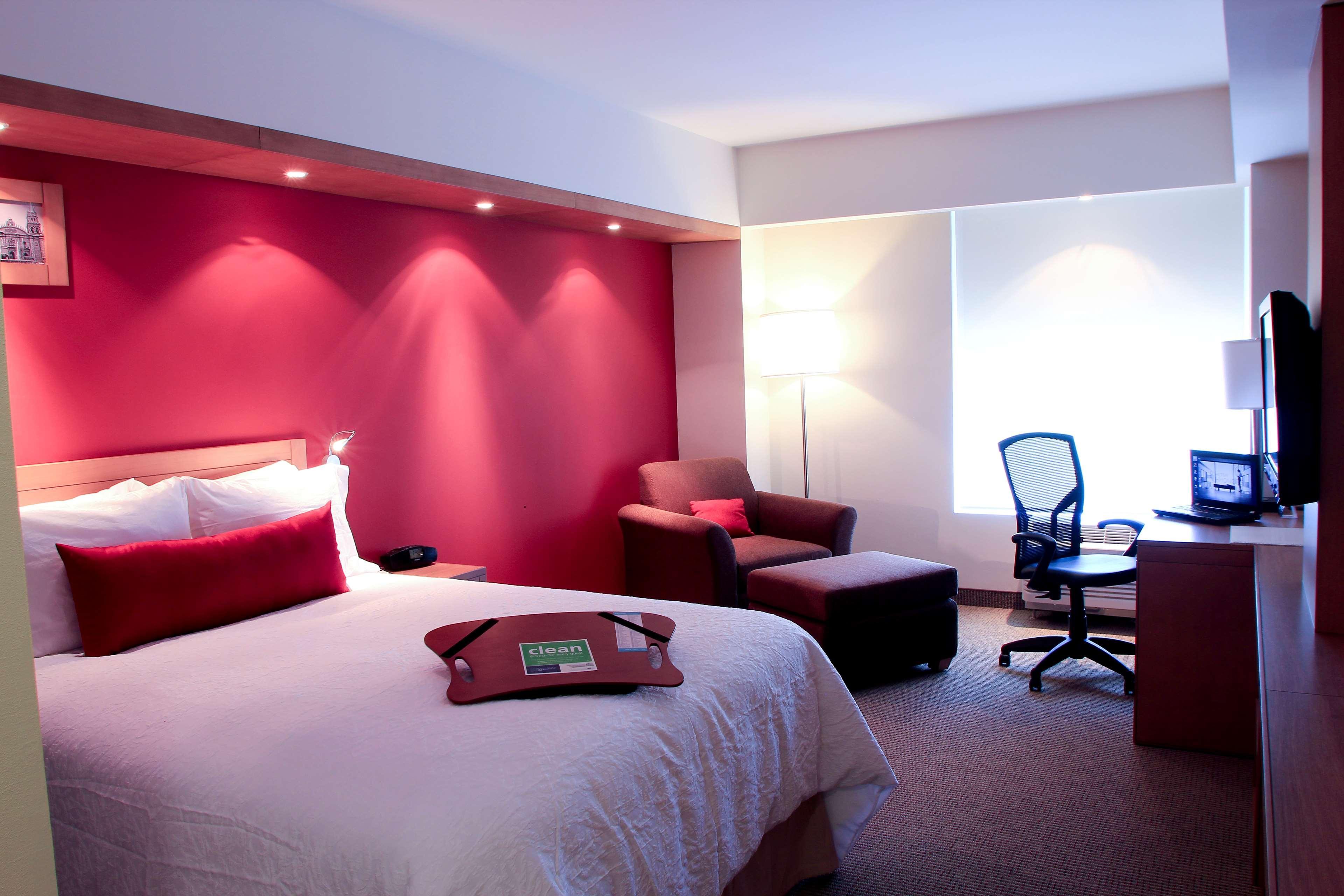Hampton By Hilton Guadalajara Expo Hotel Room photo