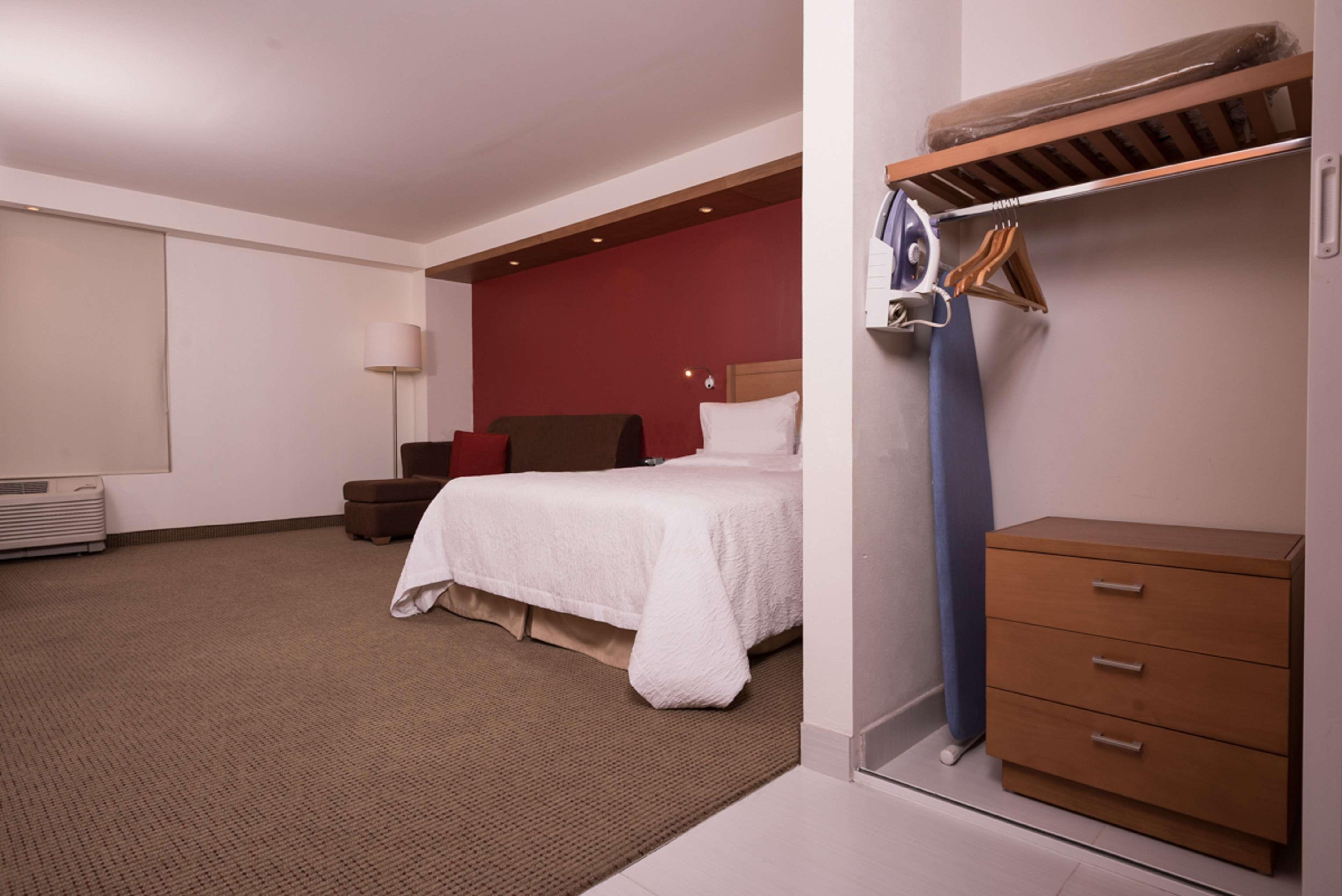 Hampton By Hilton Guadalajara Expo Hotel Exterior photo