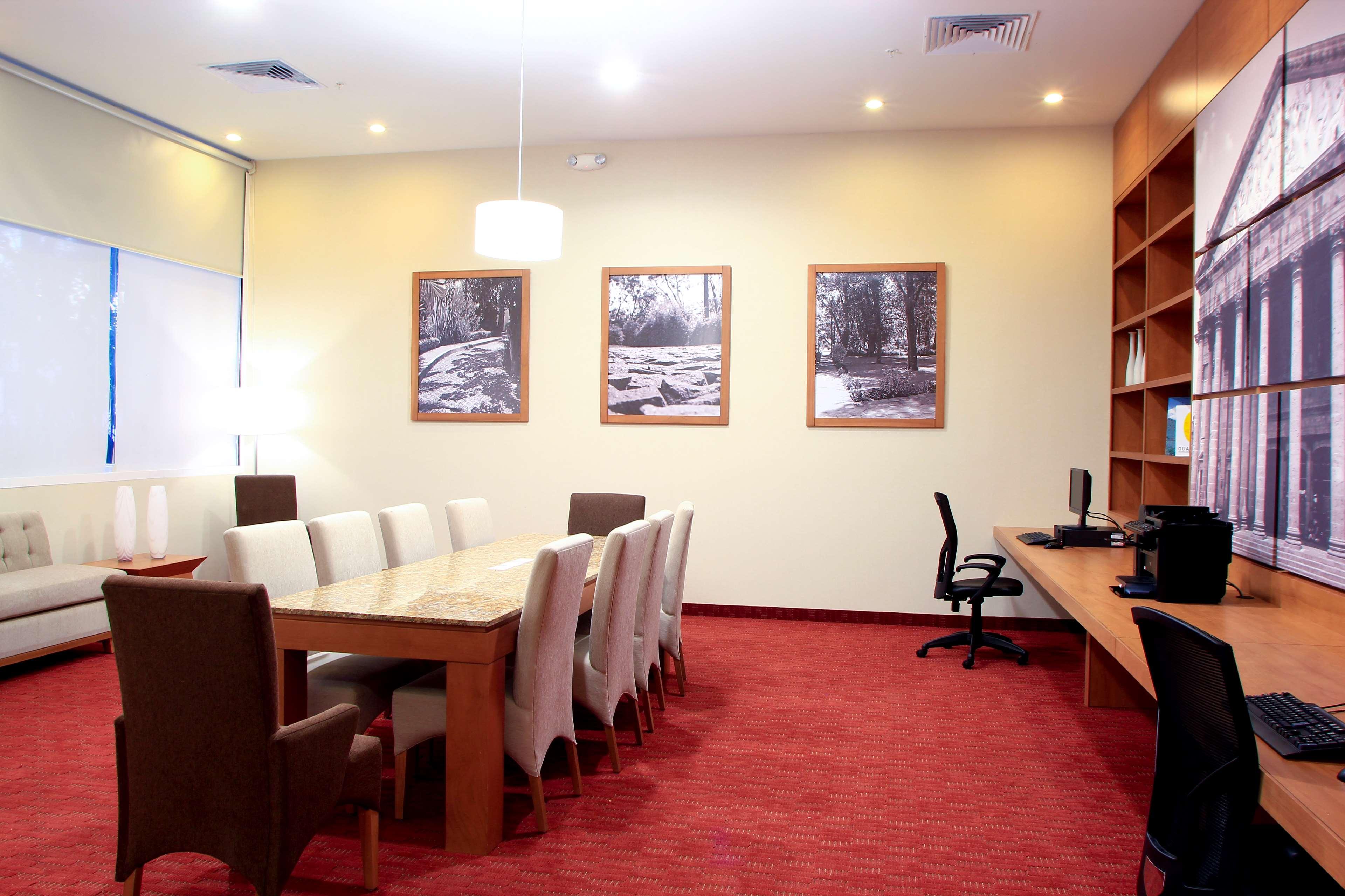 Hampton By Hilton Guadalajara Expo Hotel Exterior photo