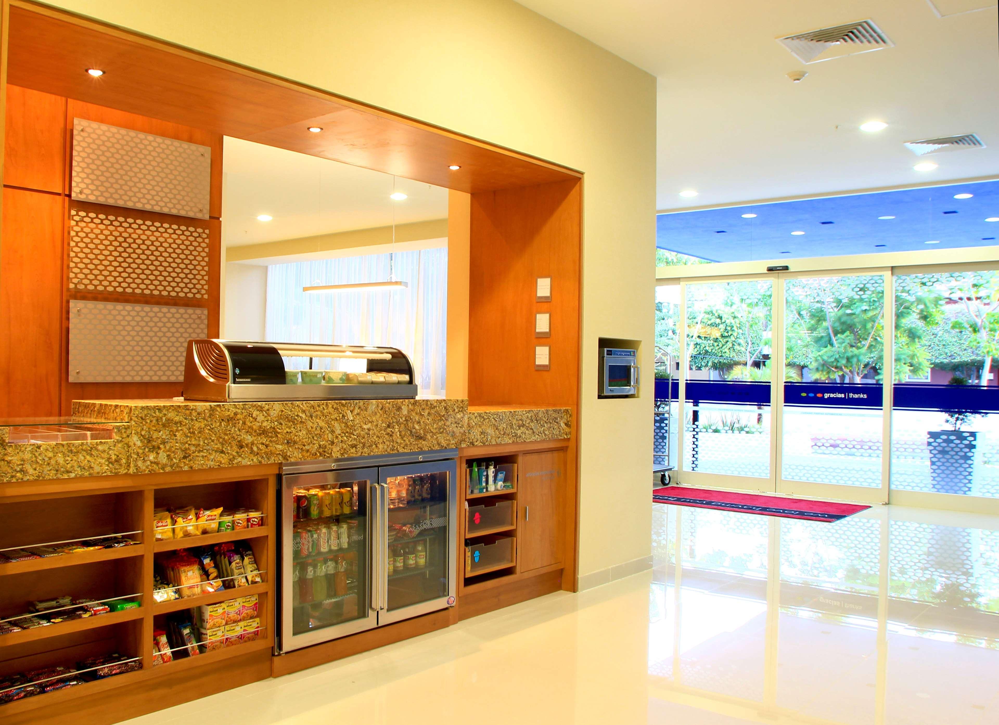 Hampton By Hilton Guadalajara Expo Hotel Exterior photo