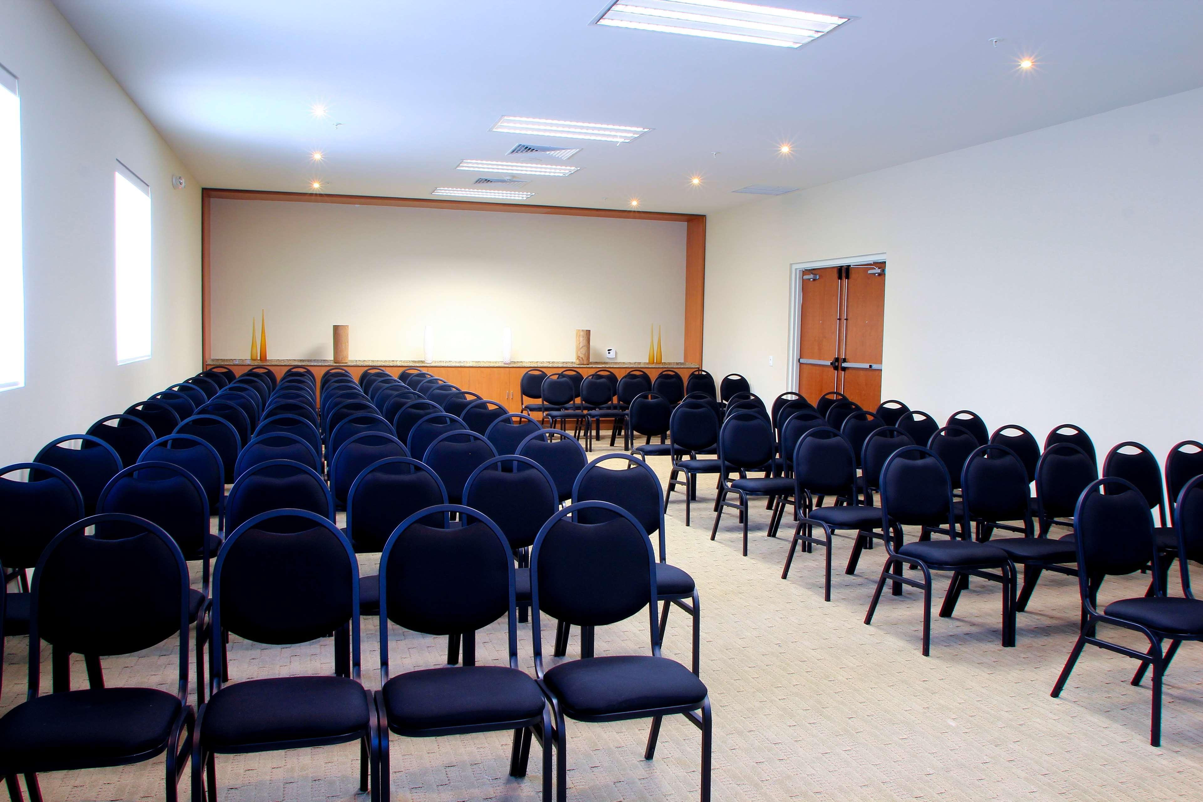 Hampton By Hilton Guadalajara Expo Hotel Exterior photo