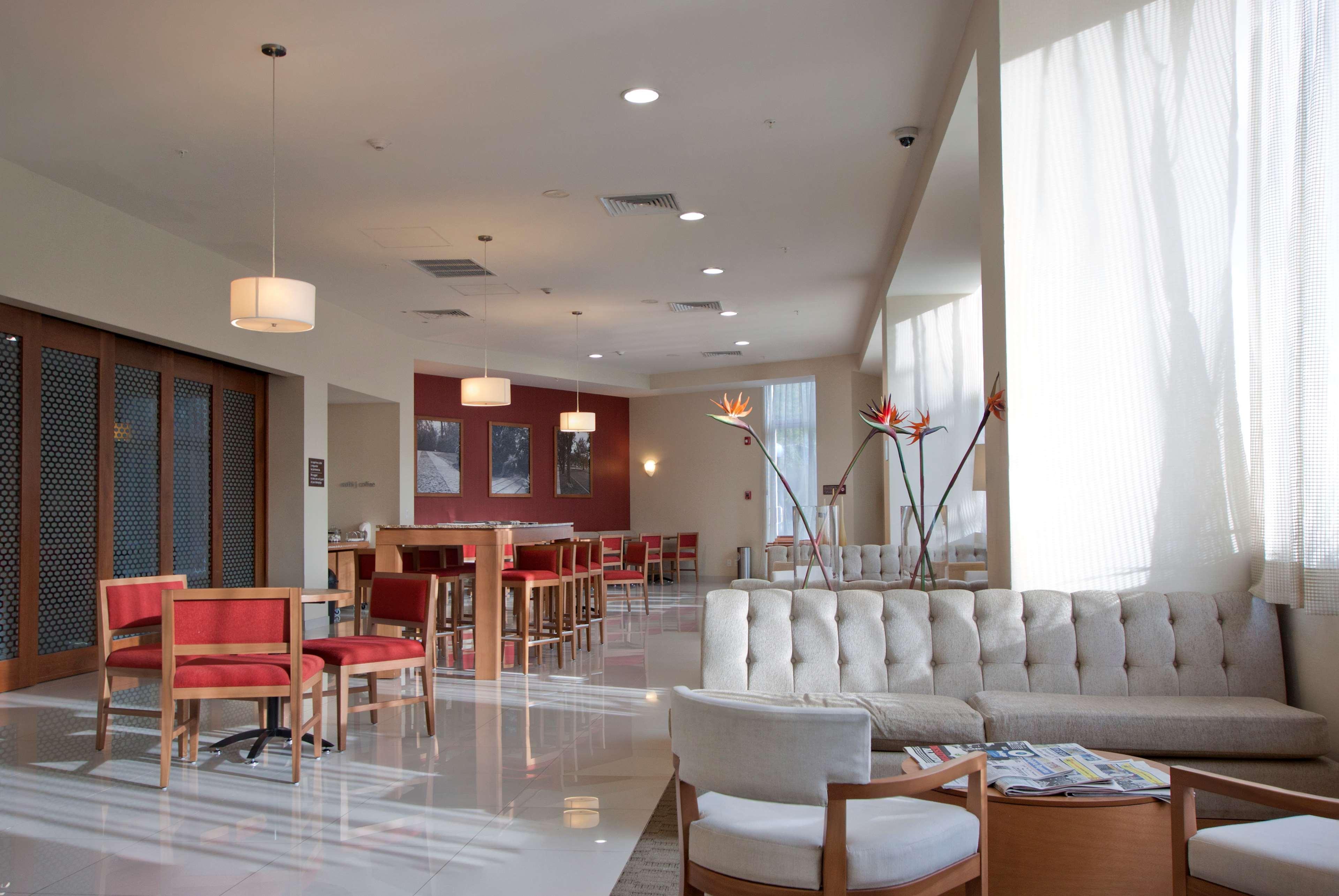 Hampton By Hilton Guadalajara Expo Hotel Exterior photo