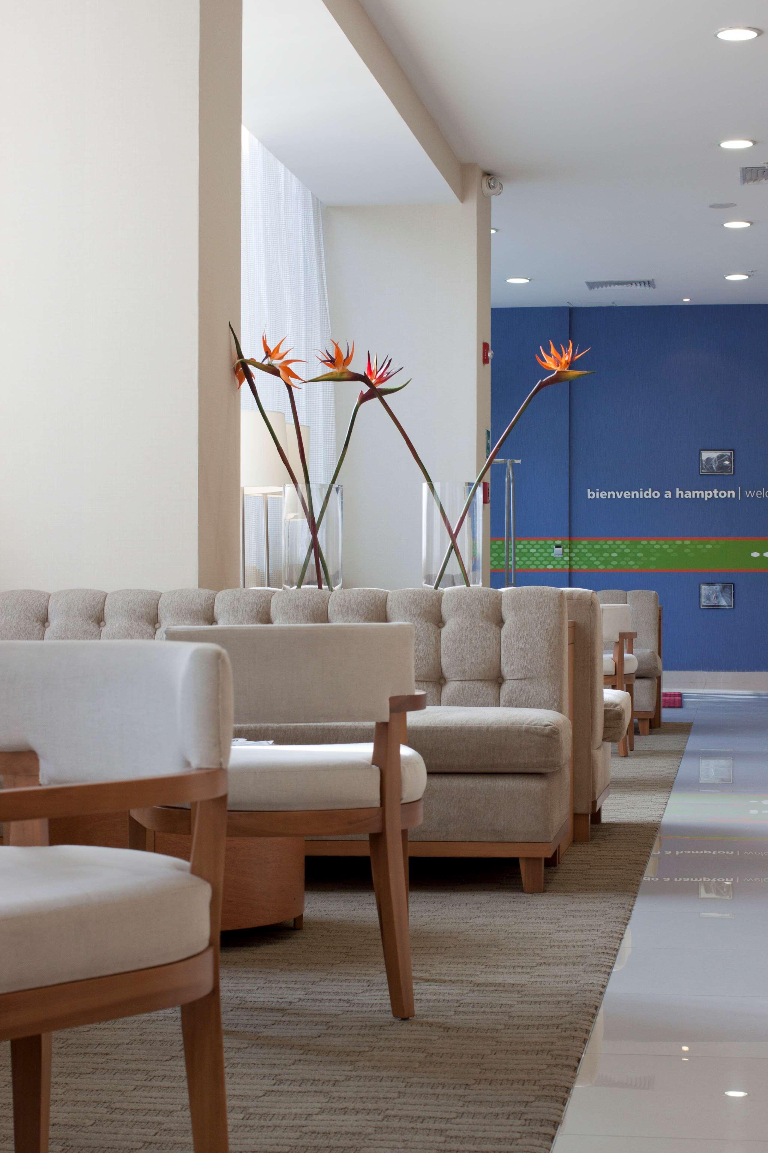 Hampton By Hilton Guadalajara Expo Hotel Exterior photo