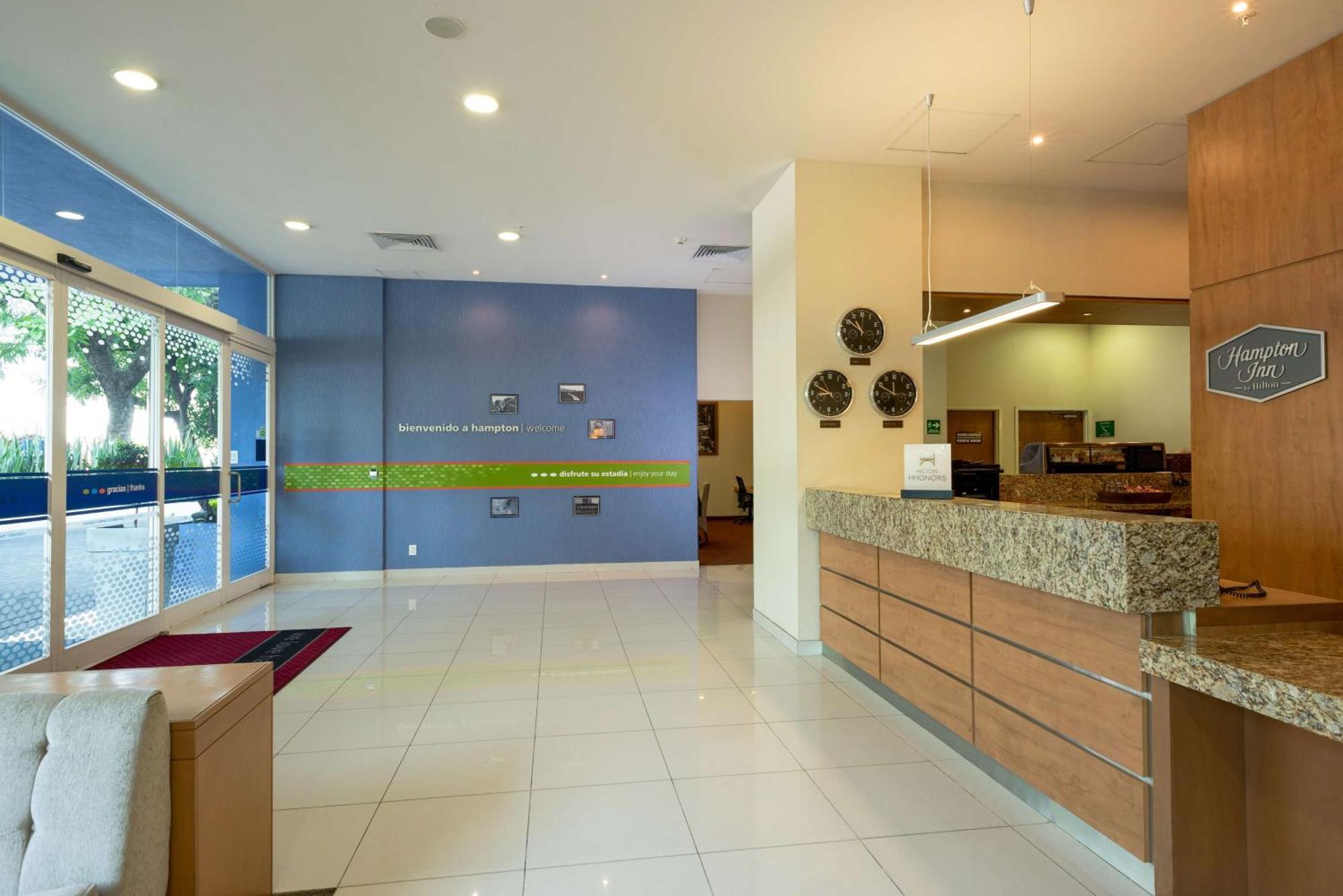 Hampton By Hilton Guadalajara Expo Hotel Exterior photo