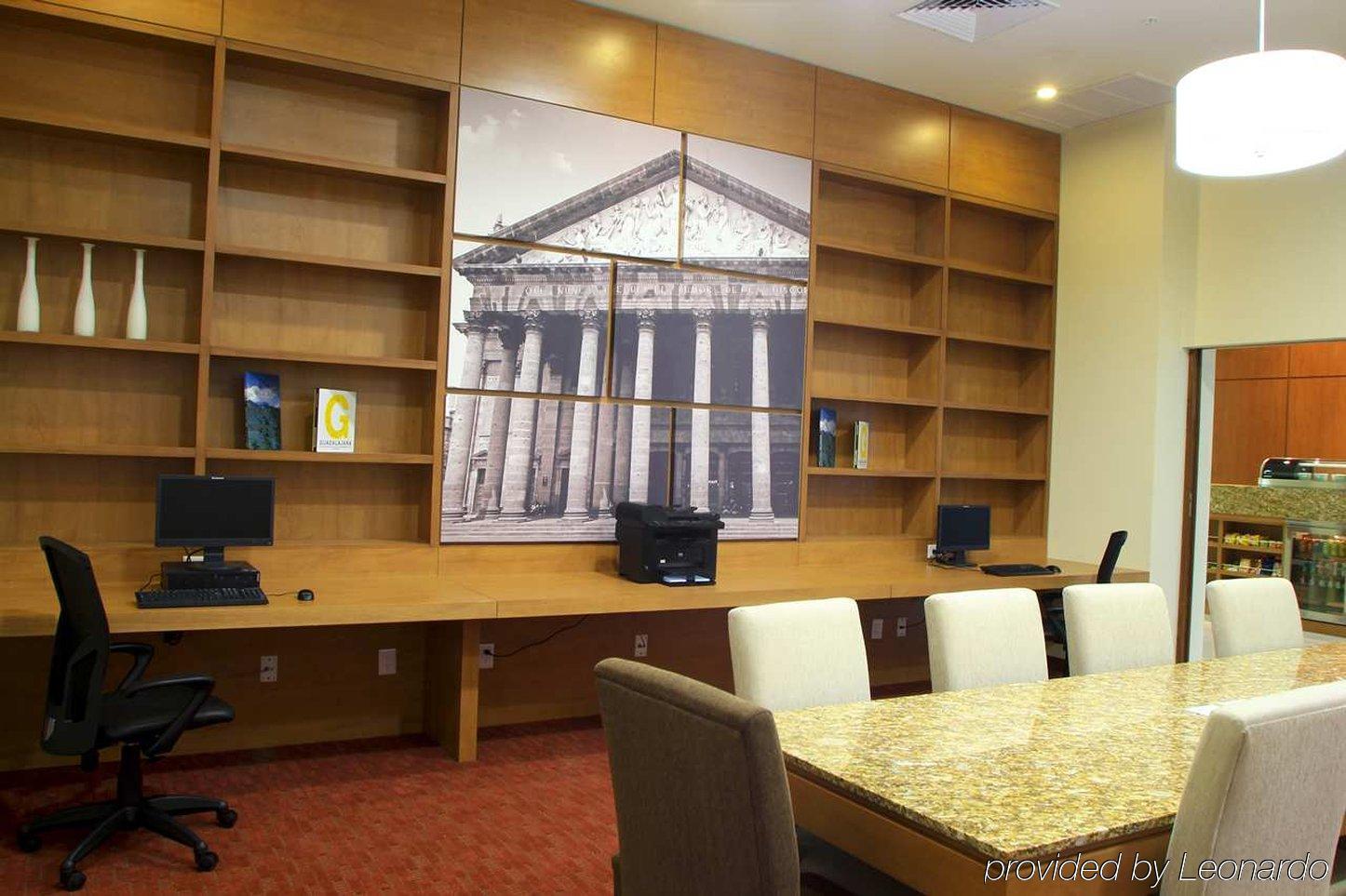 Hampton By Hilton Guadalajara Expo Hotel Room photo