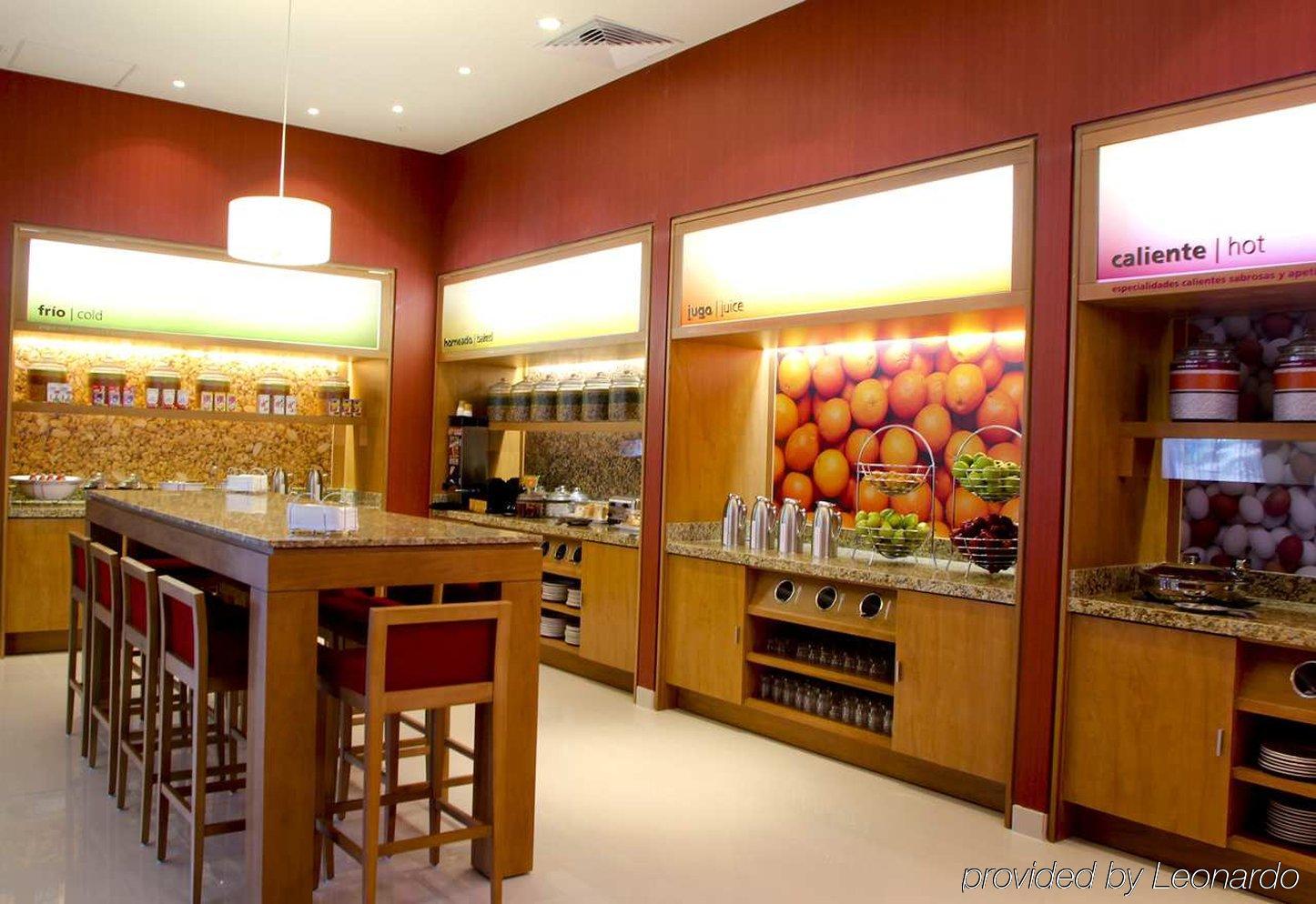 Hampton By Hilton Guadalajara Expo Hotel Restaurant photo