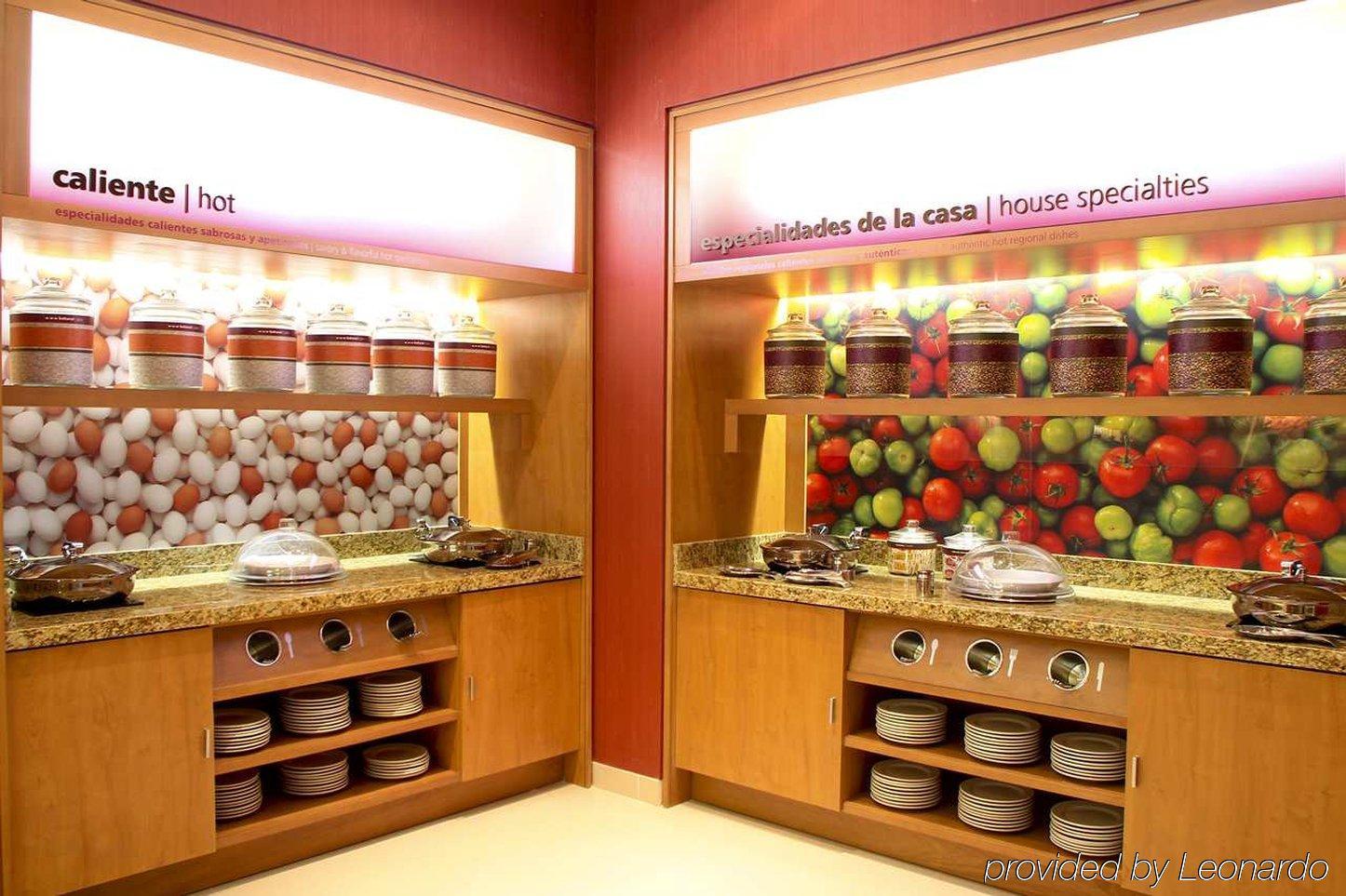 Hampton By Hilton Guadalajara Expo Hotel Restaurant photo